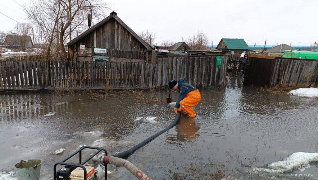 В Алтайском крае введен режим ЧС после затопления более 630 домов