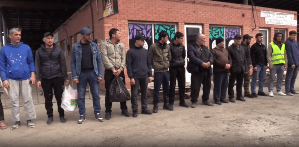 Пушилин заявил о выдворении из России ряда мигрантов после рейда в Мариуполе