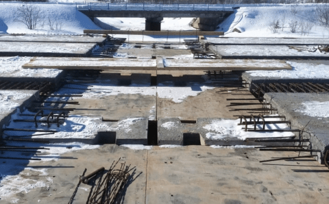 Мурманские рабочие возобновили ремонт моста через Большую Печенгу