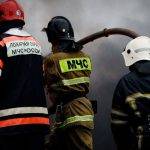 Пожар на нефтебазе в Луганске после обстрела ВСУ удалось потушить