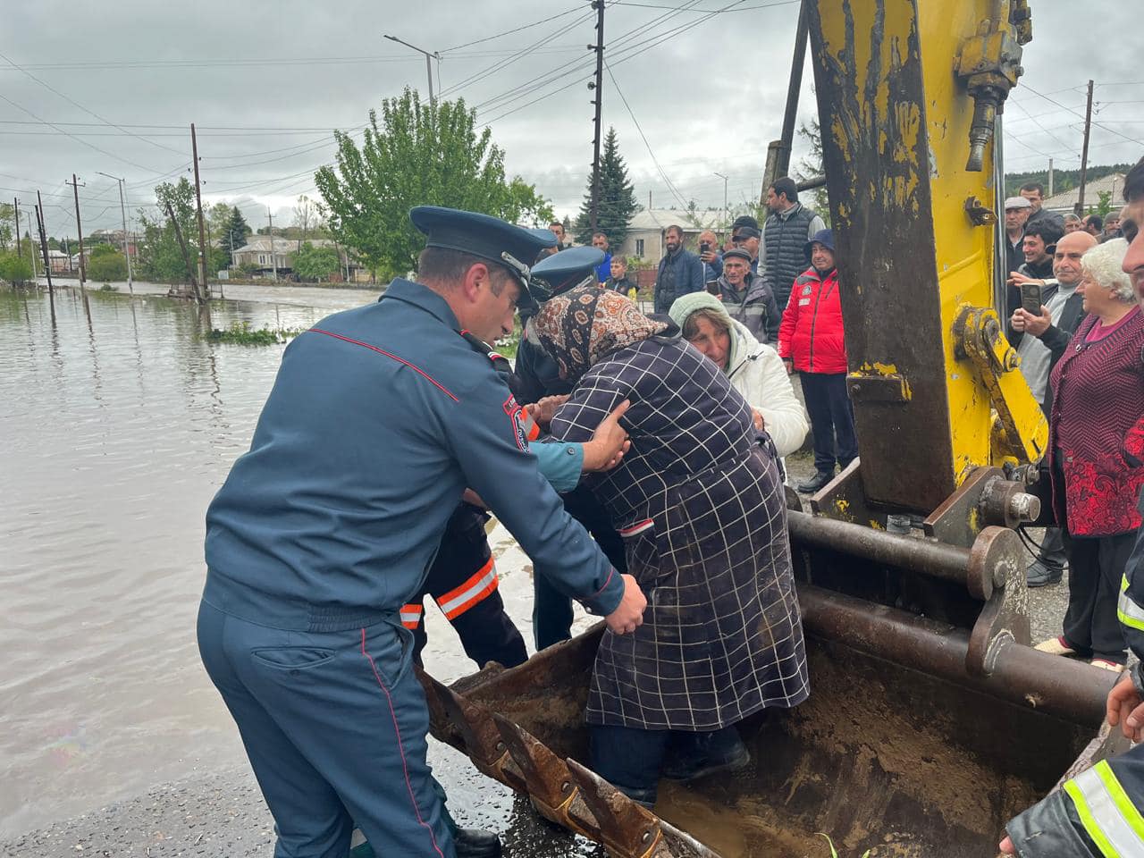 МВД Армении объявило об эвакуации из затопленных районов