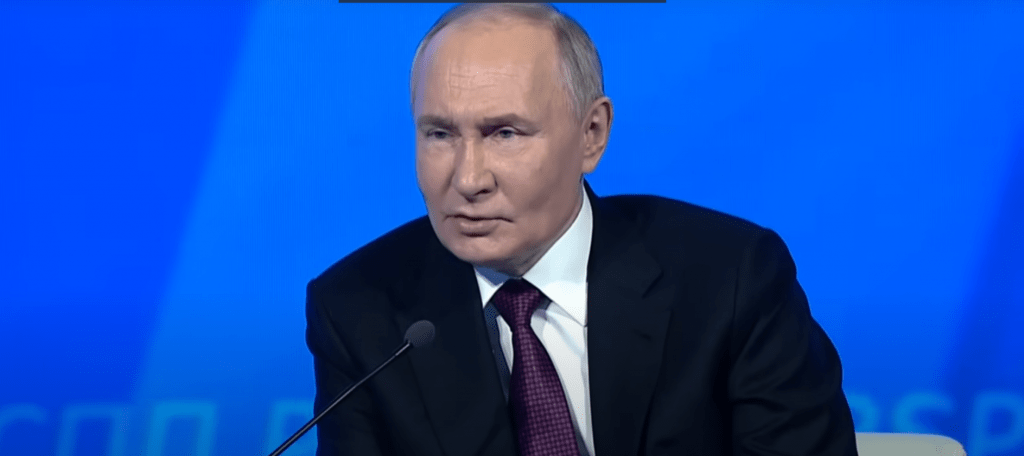 Путин наградил 5 человек званиями Героев Труда и предприятия знаками «За успехи в труде»
