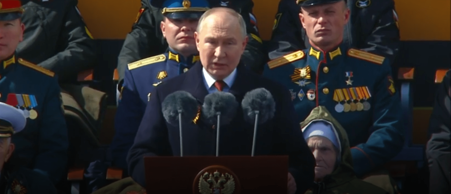 Владимир Путин заявил, что наша страна сегодня и завтра зависит от каждого гражданина на церемонии Парада Победы