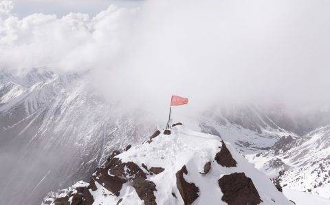 Альпинисты покорили Пик Путина в Кыргызстане по случаю инаугурации президента РФ