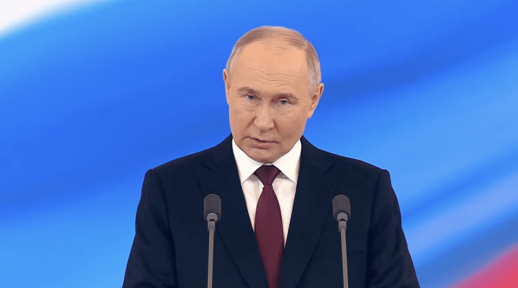 Путин в поздравлении с Днем Победы напомнил о важности уз братской дружбы