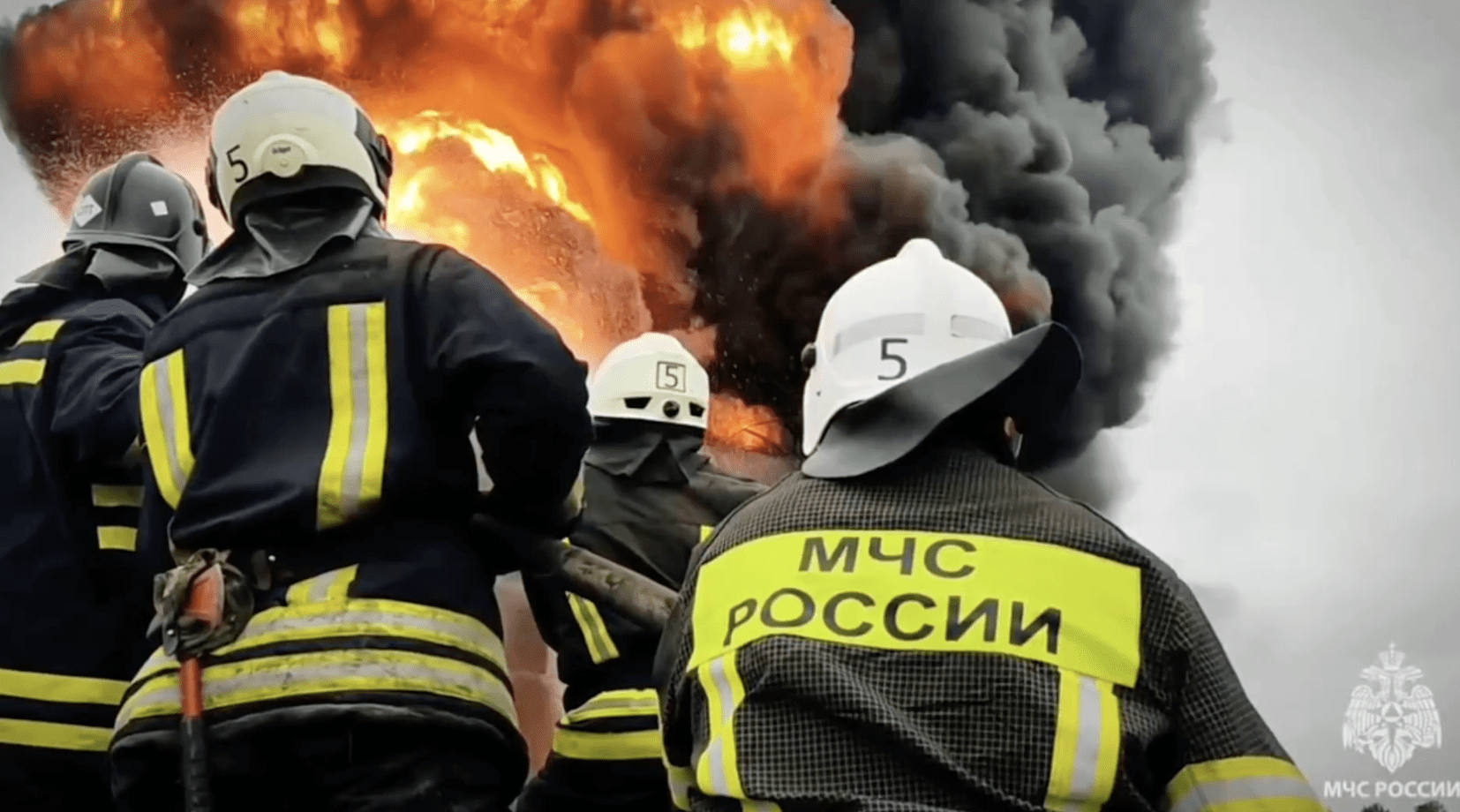 Нефтебаза полыхала в Тамбовской области после атаки БПЛА