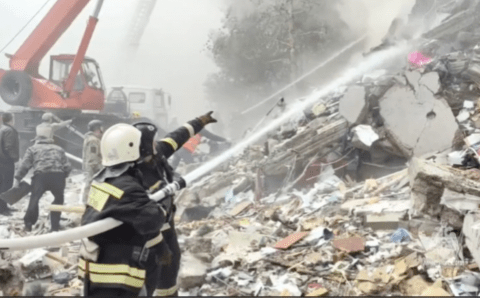 МЧС продолжает извлекать пострадавших из-под завалов многоэтажного дома в Белгороде