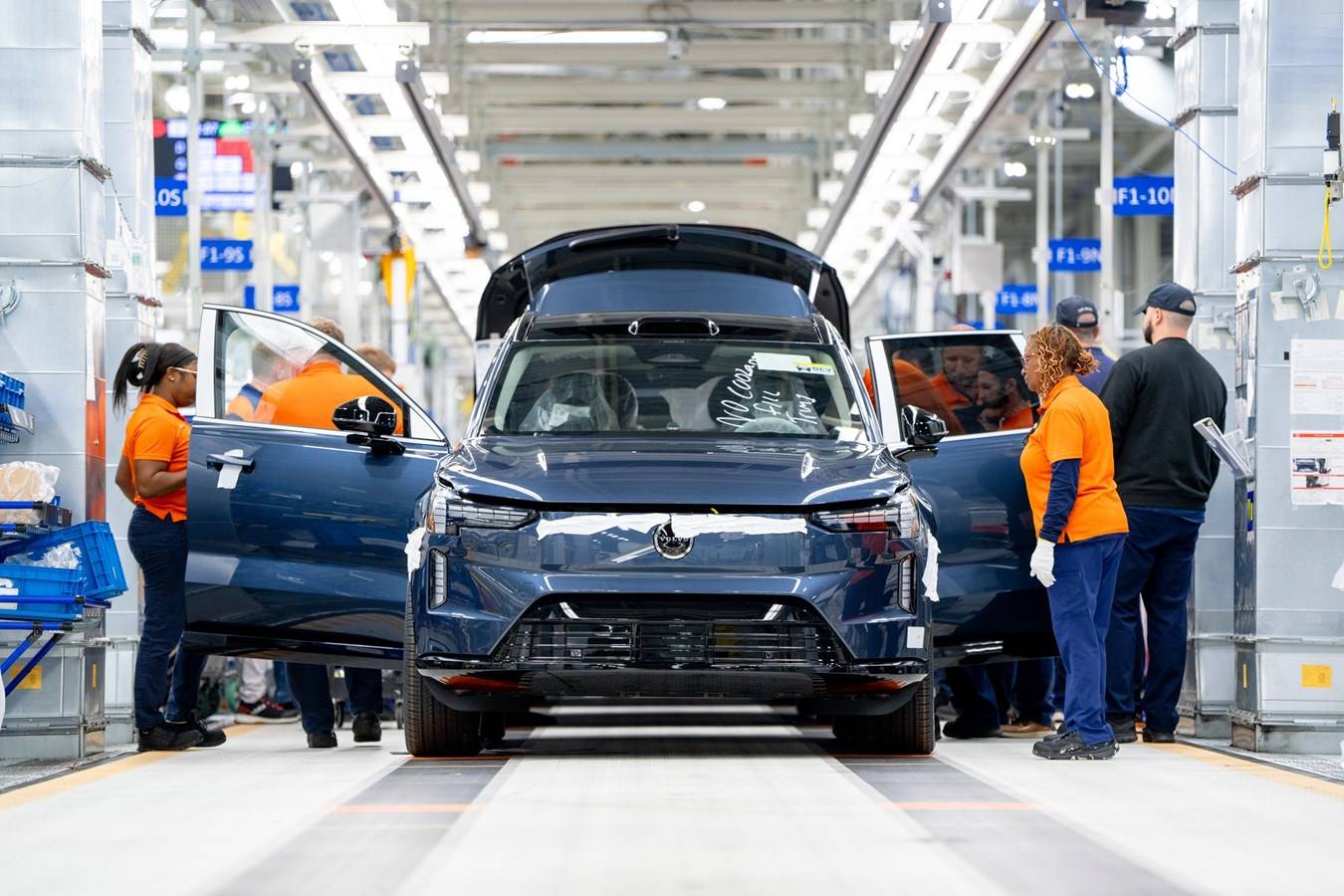 Компания Volvo планирует убрать производство EX30 и EX90 с китайского рынка