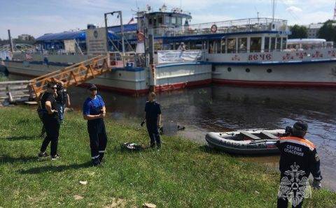 Водолазы в Великом Новгороде вытащили тело первого утопленника из Волхова