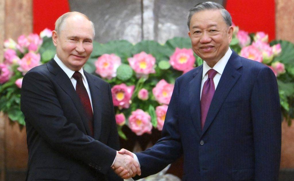 После Северной  Кореи Путин подписал 15 важных документов во Вьетнаме
