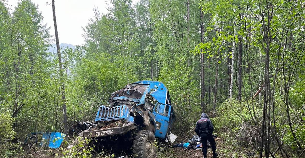 Вахтовый автобус слетел в кювет в Забайкалье, пострадали 35 человек