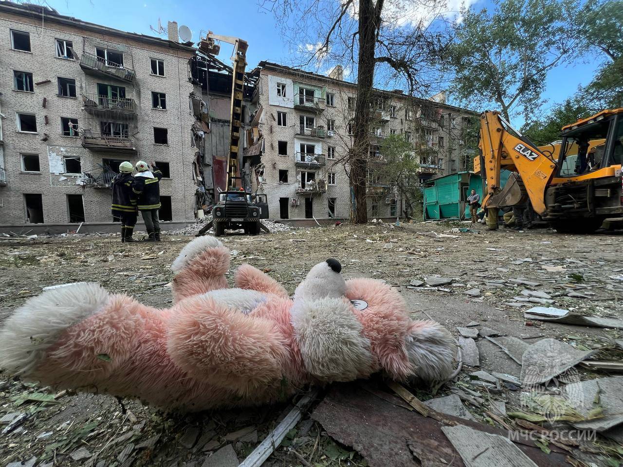ЛНР отменила развлекательные мероприятия из-за гибели людей под завалами дома