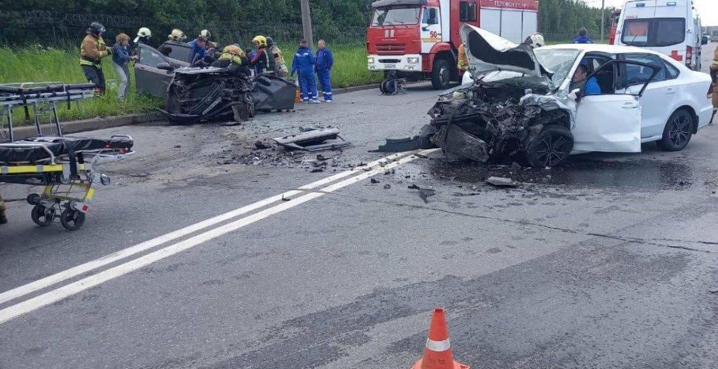 В Пушкинском районе Петербурга произошло ДТП с АвтоВАЗом