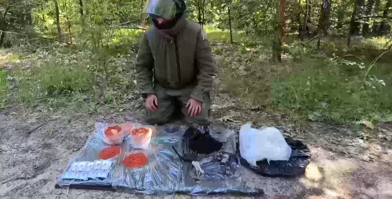 На границе Белоруссии и Украины нашли тайник с компонентами бомбы