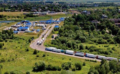 Водители сообщают о проблемах на автомобильной границе России и Литвы