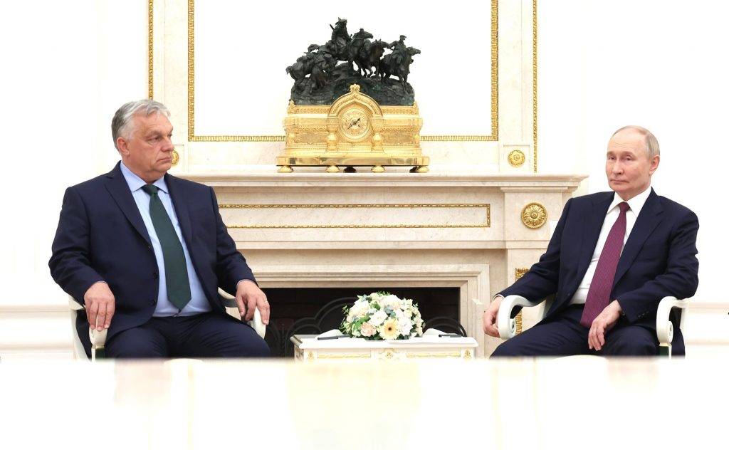 Евросоюз с возмущением отреагировал на визит Орбана в Москву