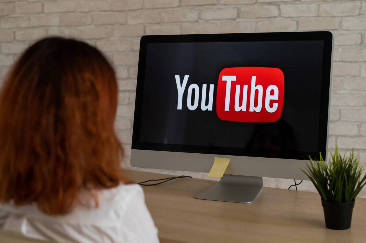 Роскомнадзор потребовал вывести из бана YouTube-каналы российских певцов и СМИ