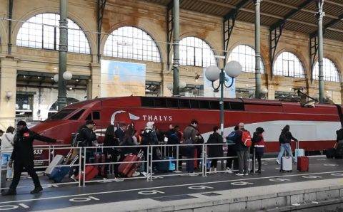 Во Франции нарушено движение поездов из-за пожаров в день открытия ОИ