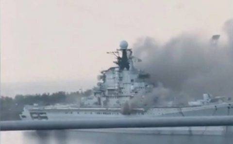 На советском авианосце в Китае потушили пожар, который начался вовремя демонтажа