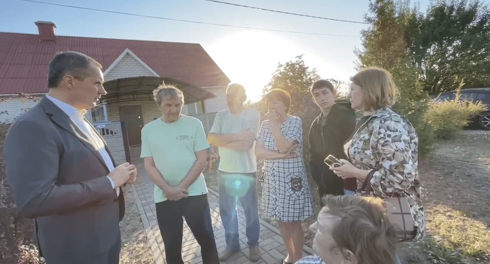 В Белгороде после обстрела загорелись машины и дом, пострадали 8 человек