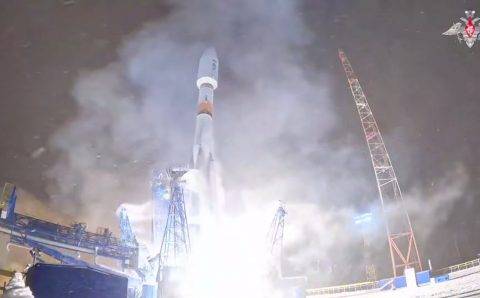 Минобороны опубликовало кадры запуска ракеты-носителя «Союз-2.1б» с военным спутником