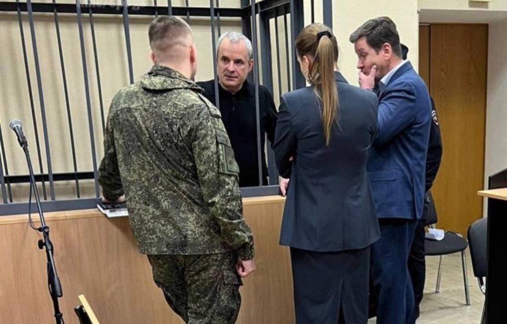 В Петербурге приостановили дело в отношении экс-главы Василеостровского района Ильина