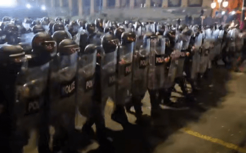 На митинге в Тбилиси задержали еще полсотни человек