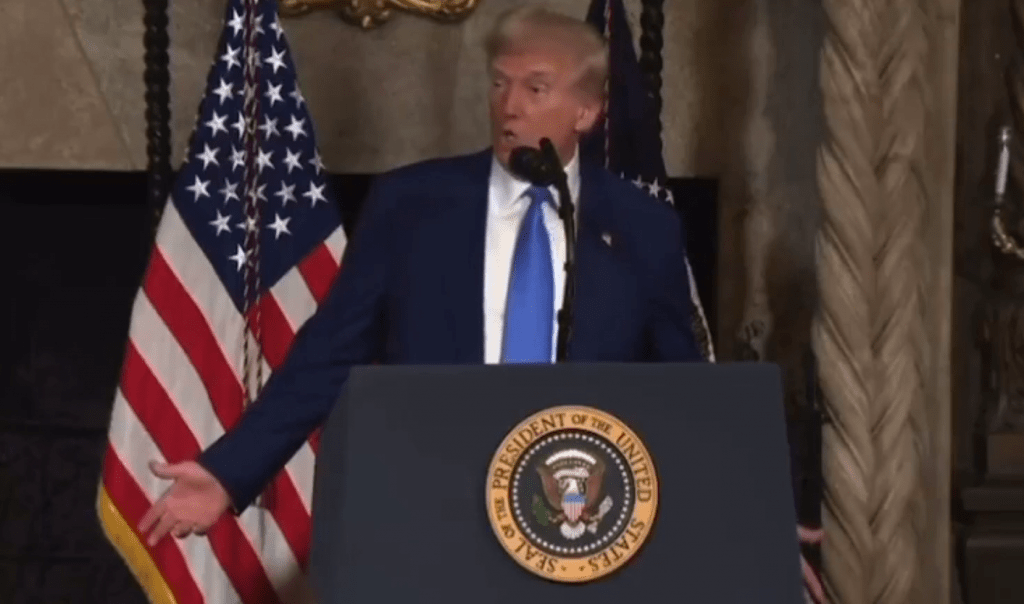 Трамп: Зеленский должен поторопиться, иначе у него не останется страны