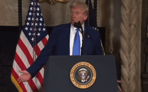 Трамп: Зеленский должен поторопиться, иначе у него не останется страны