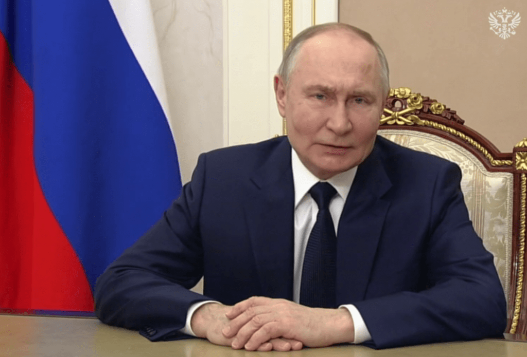Путин поздравил военных с Днём защитника Отечества