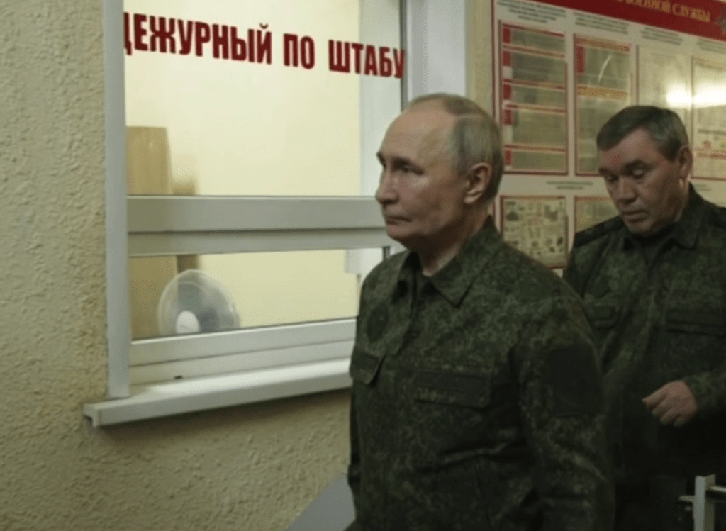 Путин провел совещание с военным командованием в Курской области