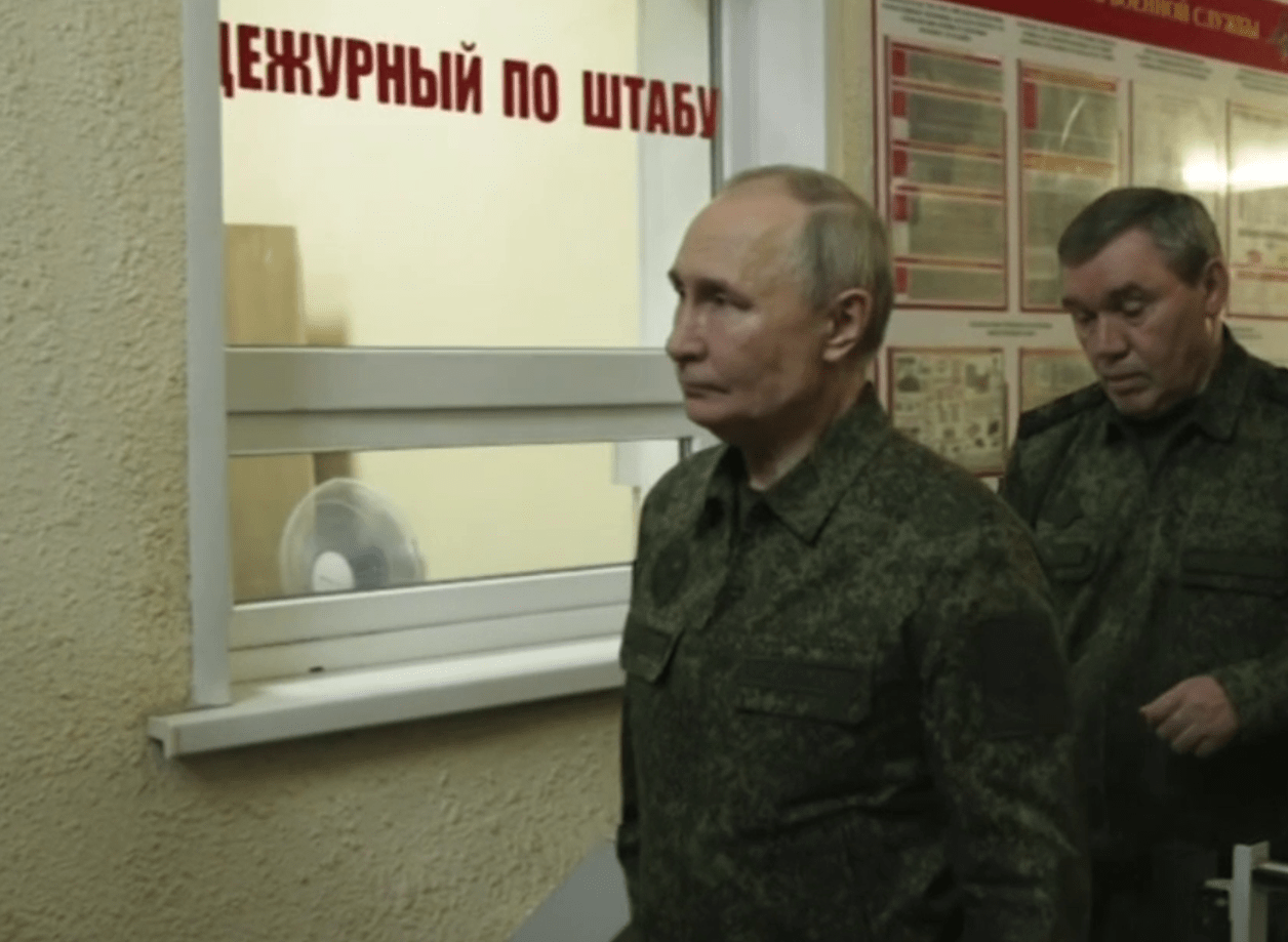 Путин провел совещание с военным командованием в Курской области