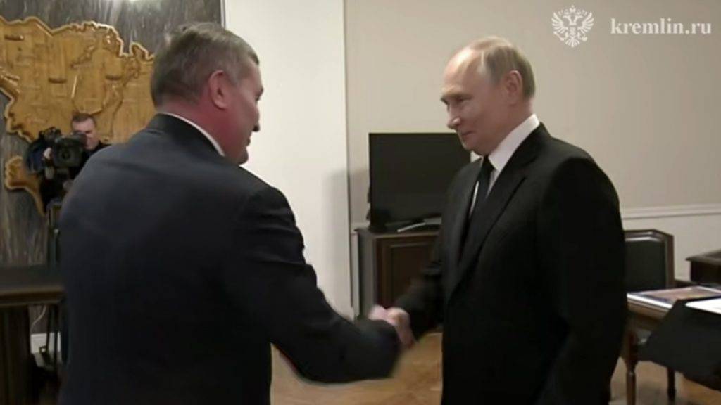 Владимир Путин разрешил переименовать аэропорт Волгограда в «Сталинград»