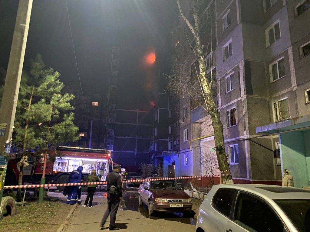 В Курске горят три многоэтажки после массированной атаки БПЛА