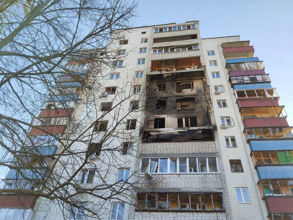 После атаки дронов в Курске полностью выгорели пять домов, десятки пострадали