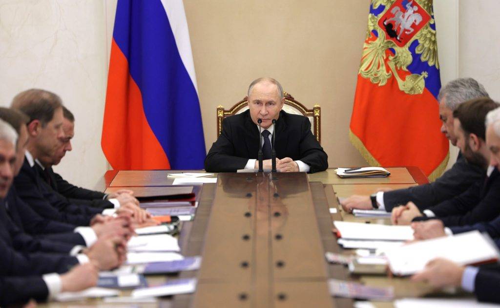 Путин признал дефицит FPV-дронов на фронте и потребовал ускорить производство