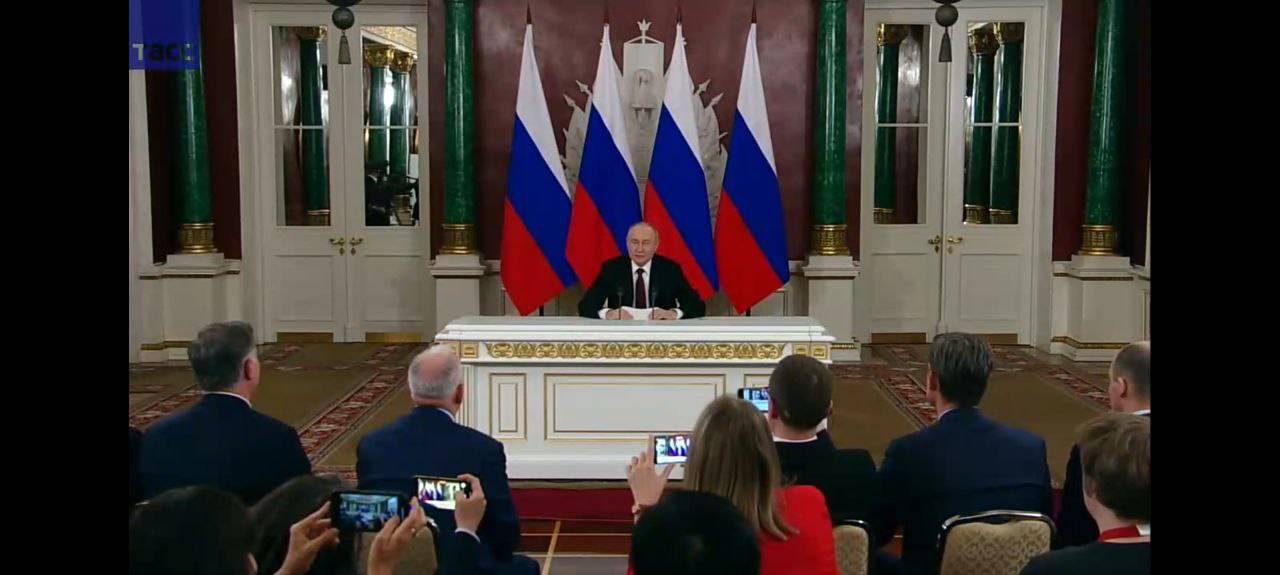 Владимир Путин предложил украинской стороне вернуться за стол переговоров