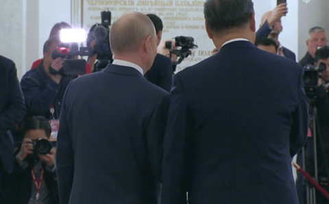 Переговоры Путина и Си Цзиньпина начались с крепкого рукопожатия