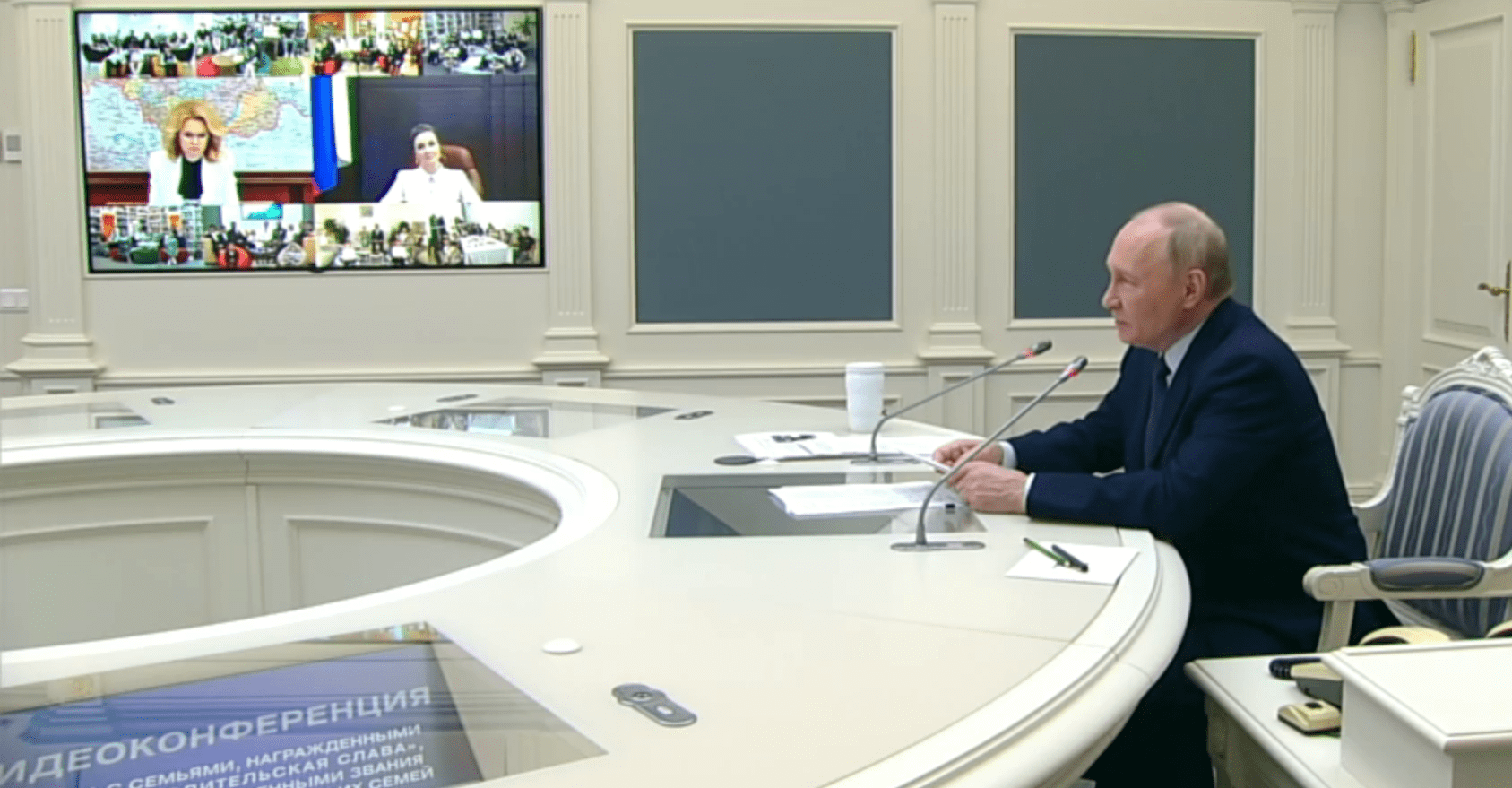 Путин отказался прерывать разговор с семьёй ради срочного звонка