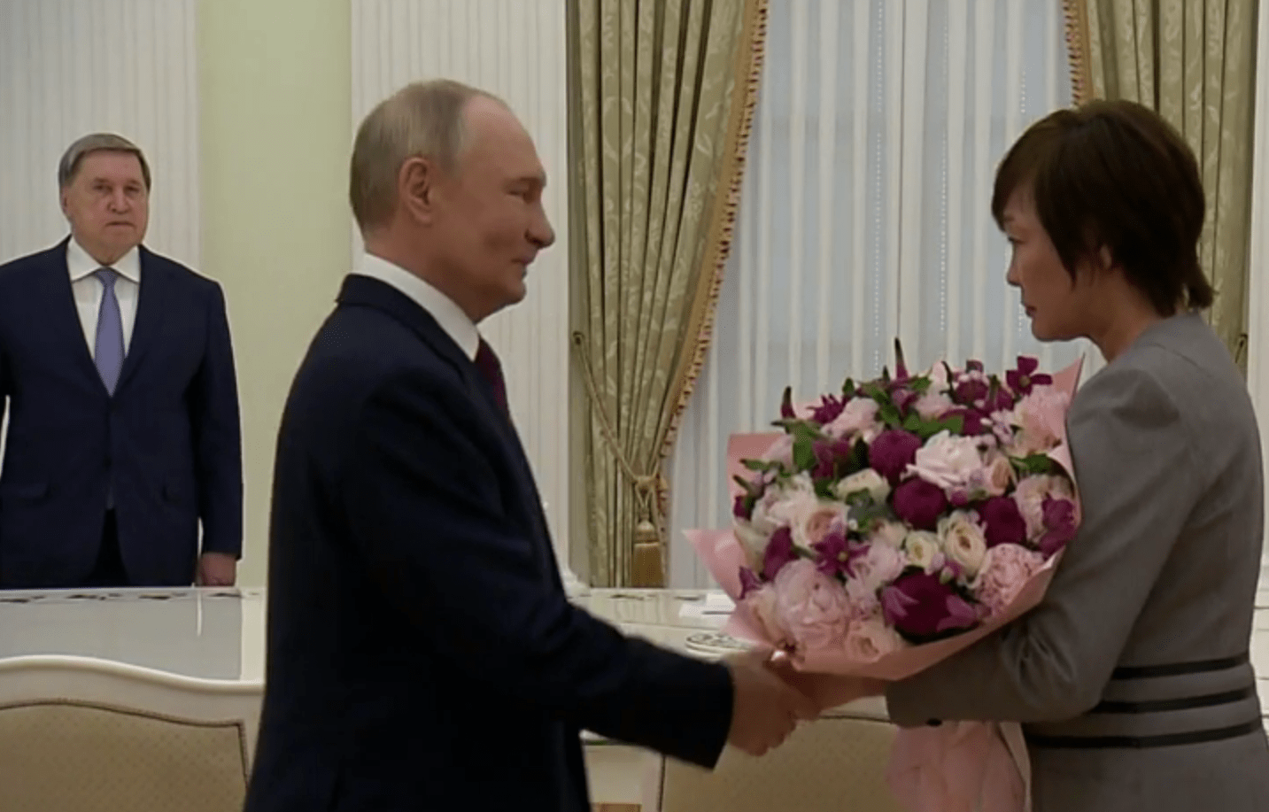 Путин принял в Кремле вдову экс-премьера Японии