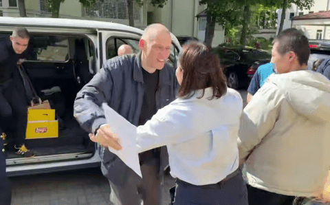 Из белорусских тюрем вышли 14 человек, включая Сергея Тихановского