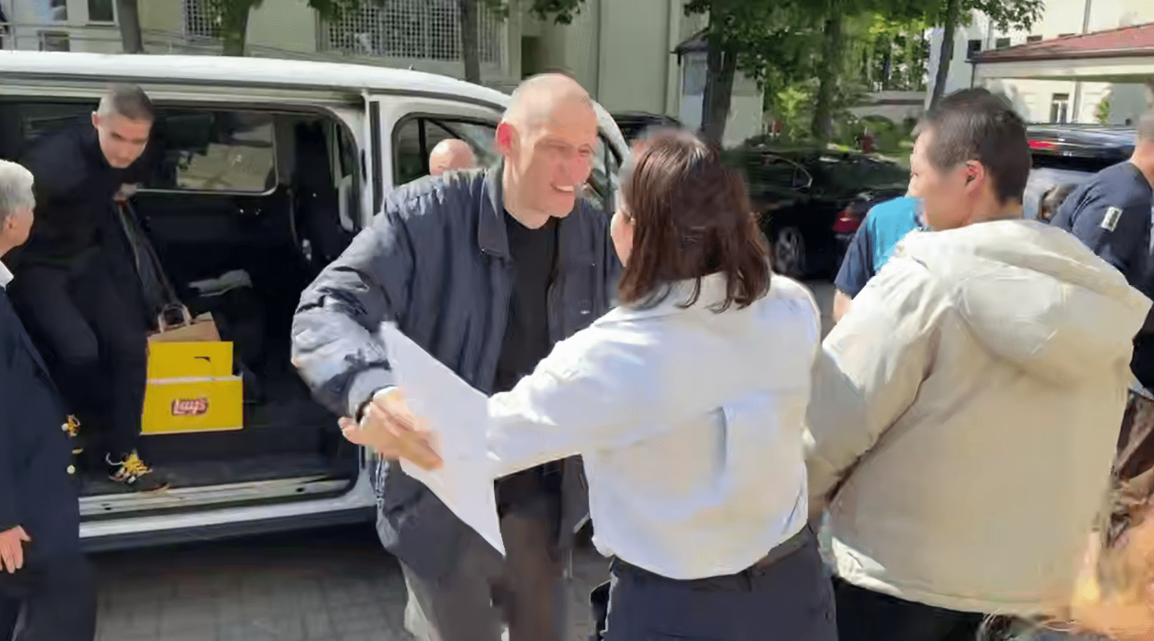 Из белорусских тюрем вышли 14 человек, включая Сергея Тихановского