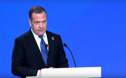 Медведев: буферная зона на Украине может быстро перестать быть буферной