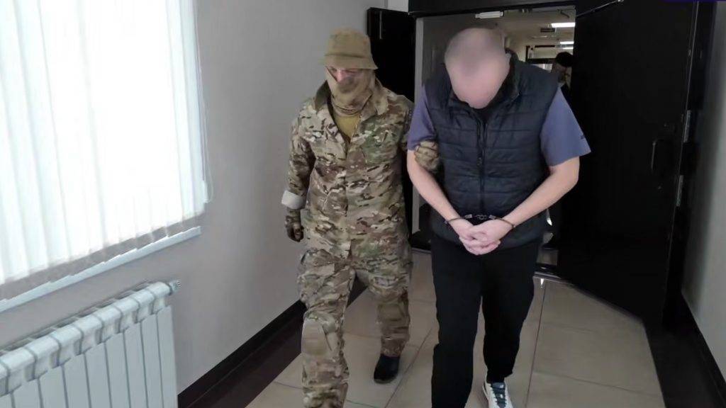 ФСБ показала кадры задержания в Крыму агента СБУ, готовившего теракт