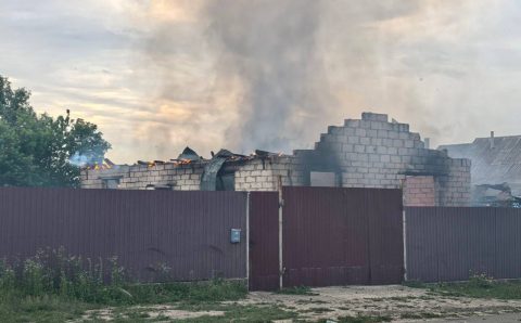 В Курской области сгорел дом после обстрела Рыльска