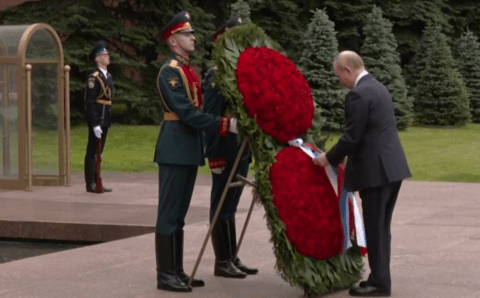 Трогательный жест Путина у Могилы Неизвестного Солдата попал на видео