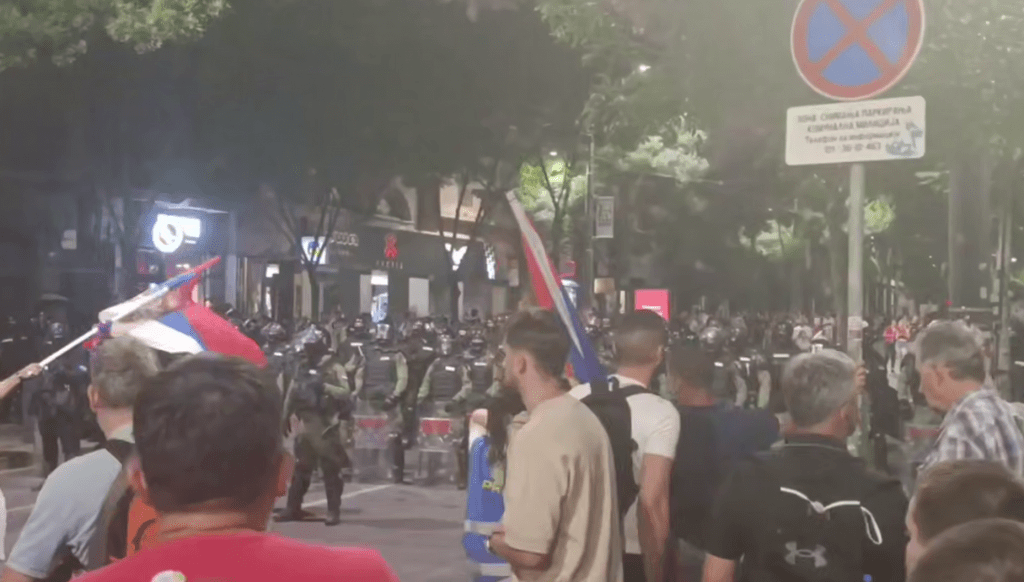 МВД: несогласованный митинг в Белграде собрал около 36 тысяч человек