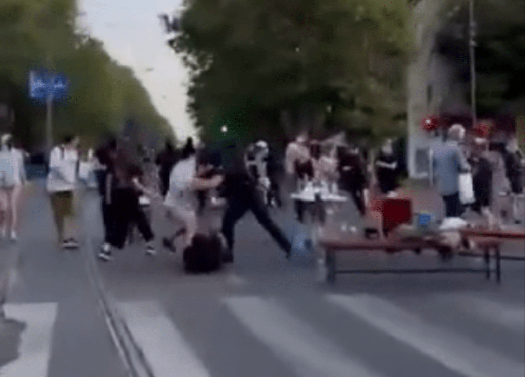 Полиция убрала блокпосты, установленные протестующими в Белграде