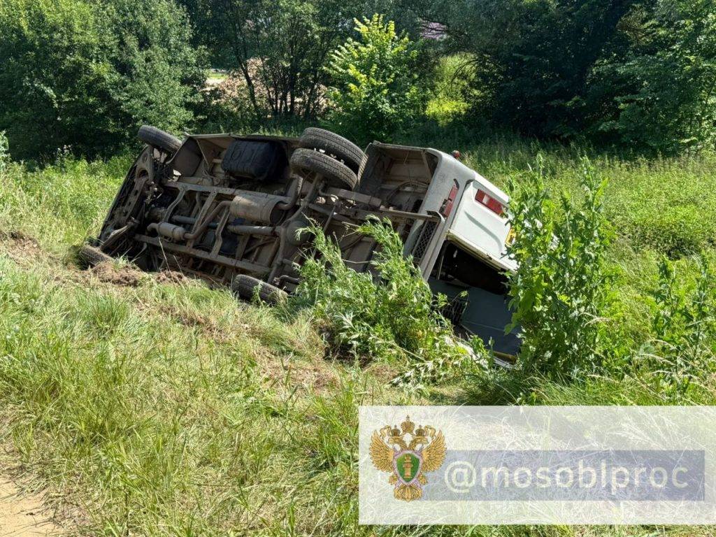 В Ступино Московской области перевернулась маршрутка, 15 пассажиров пострадали