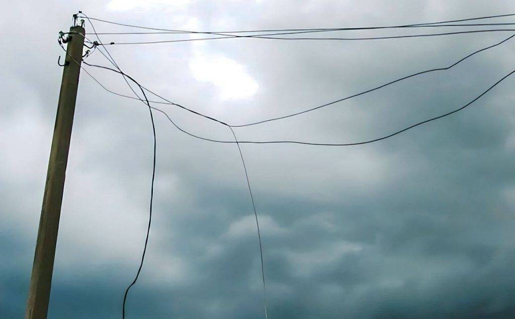 Из-за плохой погоды больше 144 тысяч жителей ЛНР остались без электричества